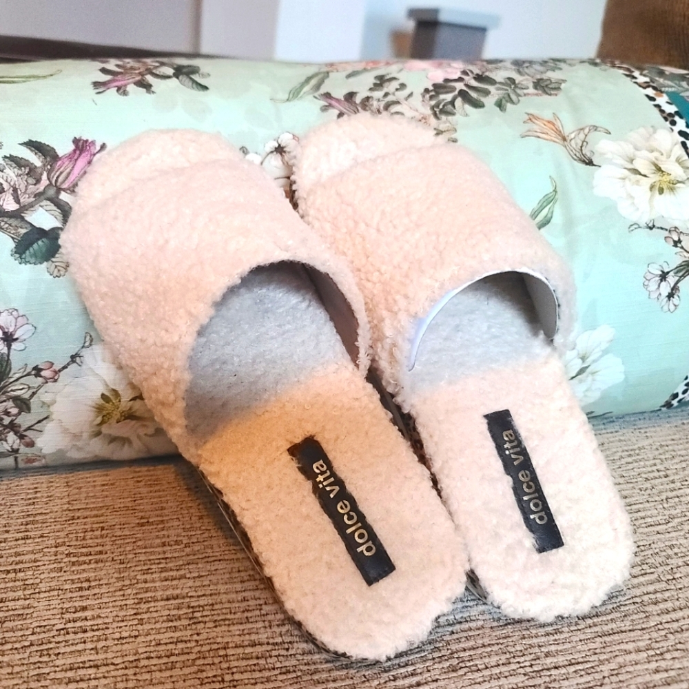 Dolce Vita Anthropologie Sherpa Slider